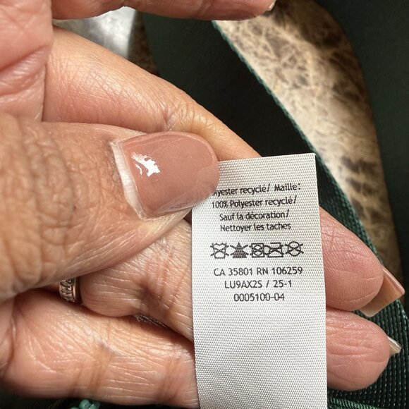 Lululemon Women’s Everywhere Belt Crossbody Bag 1L Green NWOT - Picture 5 of 12